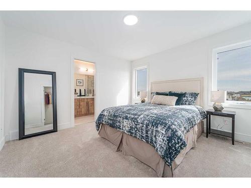 745 Violet Place West, Lethbridge, AB - Indoor Photo Showing Bedroom