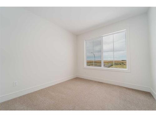 745 Violet Place West, Lethbridge, AB - Indoor Photo Showing Other Room