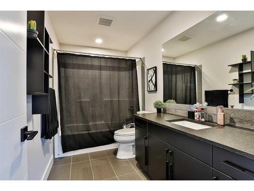 1477 Coalbanks Boulevard West, Lethbridge, AB - Indoor Photo Showing Bathroom