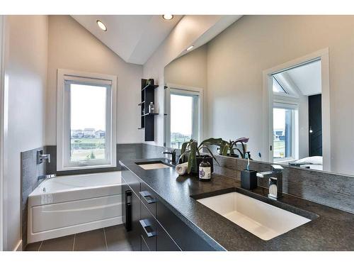 1477 Coalbanks Boulevard West, Lethbridge, AB - Indoor Photo Showing Bathroom