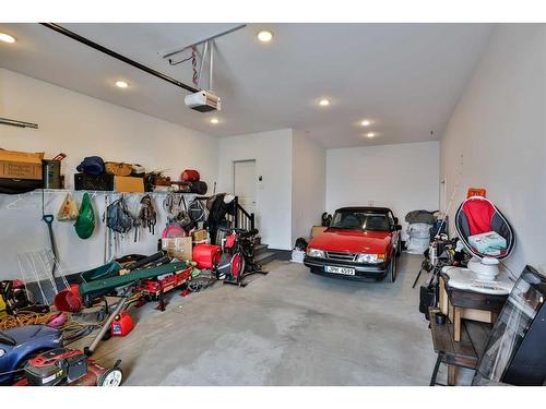 1477 Coalbanks Boulevard West, Lethbridge, AB - Indoor Photo Showing Garage