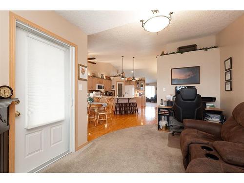 512 5 Street West, Cardston, AB - Indoor Photo Showing Living Room