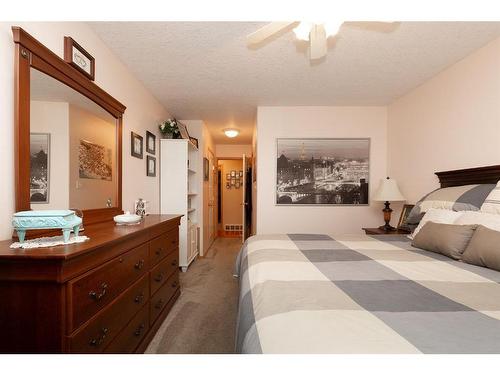 512 5 Street West, Cardston, AB - Indoor Photo Showing Bedroom