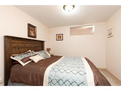 512 5 Street West, Cardston, AB - Indoor Photo Showing Bedroom