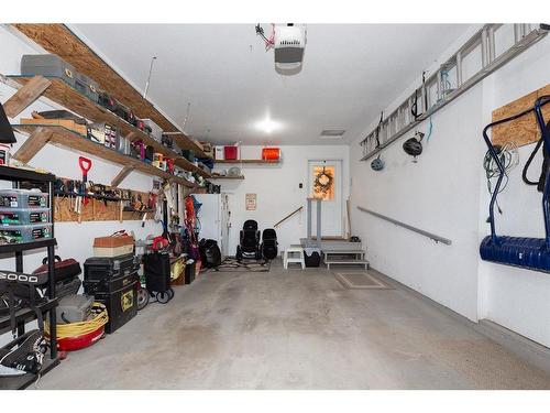 512 5 Street West, Cardston, AB - Indoor Photo Showing Garage