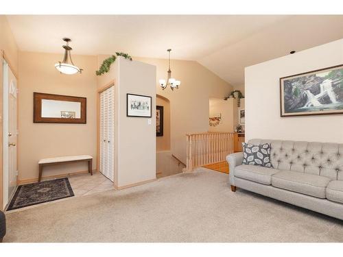 512 5 Street West, Cardston, AB - Indoor Photo Showing Living Room