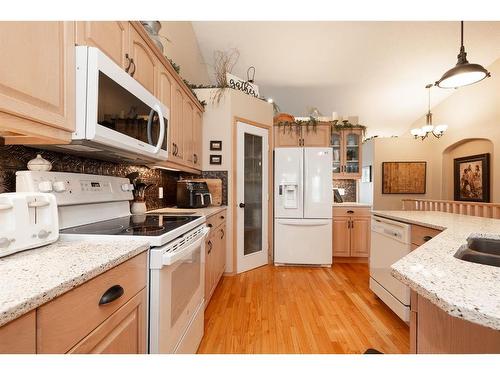 512 5 Street West, Cardston, AB - Indoor Photo Showing Kitchen With Double Sink