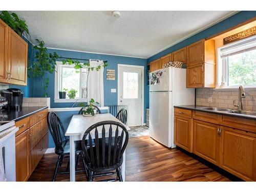 5214 43 Avenue, Taber, AB - Indoor Photo Showing Kitchen With Double Sink