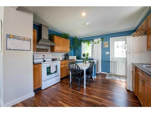 5214 43 Avenue, Taber, AB - Indoor Photo Showing Kitchen With Double Sink