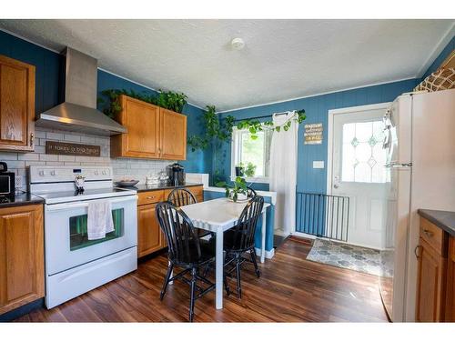 5214 43 Avenue, Taber, AB - Indoor Photo Showing Kitchen