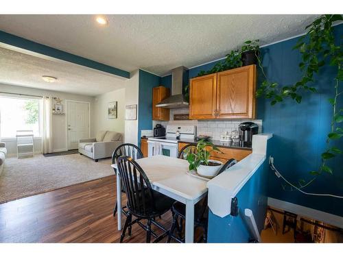 5214 43 Avenue, Taber, AB - Indoor Photo Showing Dining Room