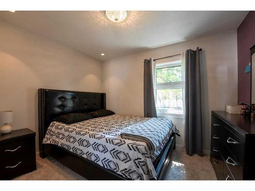 5214 43 Avenue, Taber, AB - Indoor Photo Showing Bedroom