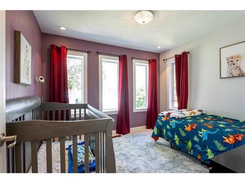 5214 43 Avenue, Taber, AB - Indoor Photo Showing Bedroom