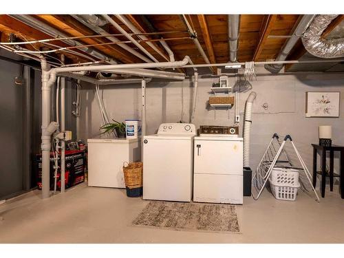 5214 43 Avenue, Taber, AB - Indoor Photo Showing Laundry Room