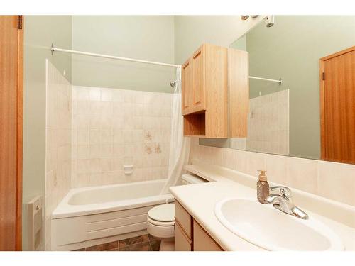 202 Jerry Potts Boulevard West, Lethbridge, AB - Indoor Photo Showing Bathroom