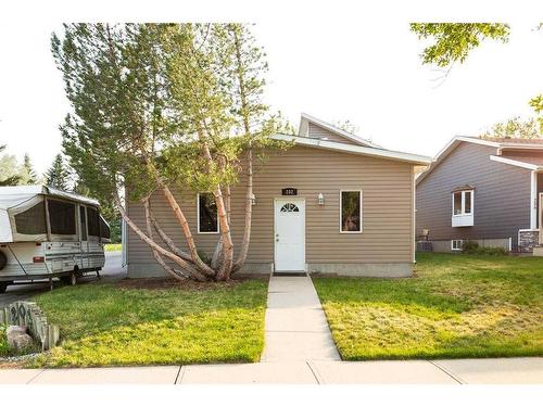 202 Jerry Potts Boulevard West, Lethbridge, AB - Outdoor