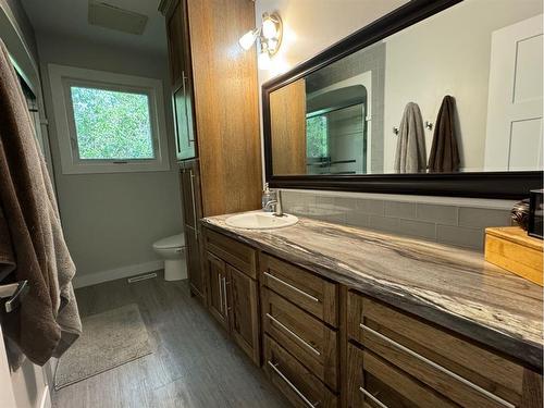 265019B Twp Rd 74, Fort Macleod, AB - Indoor Photo Showing Bathroom