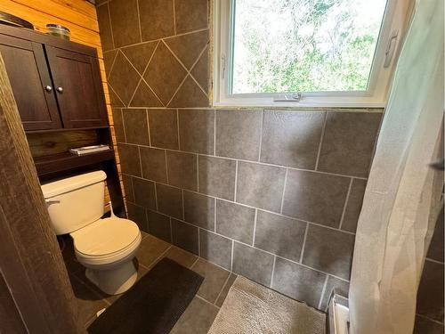 265019B Twp Rd 74, Fort Macleod, AB - Indoor Photo Showing Bathroom