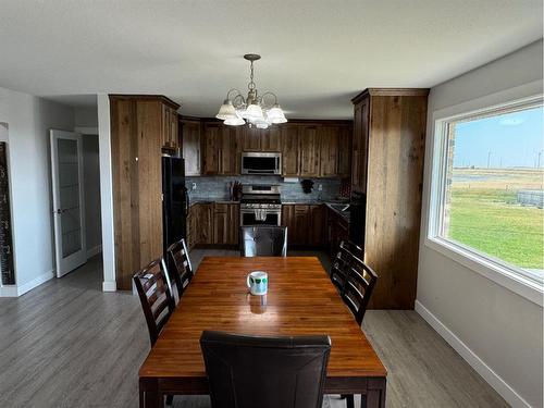 265019B Twp Rd 74, Fort Macleod, AB - Indoor Photo Showing Dining Room