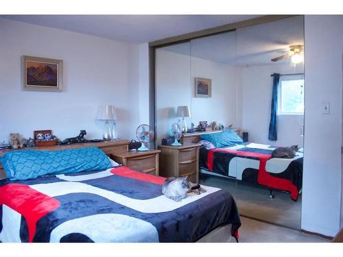 2301 16 Street North, Lethbridge, AB - Indoor Photo Showing Bedroom