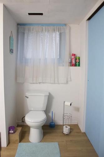 2301 16 Street North, Lethbridge, AB - Indoor Photo Showing Bathroom