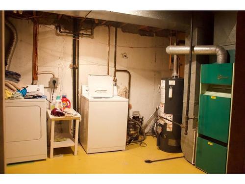 2301 16 Street North, Lethbridge, AB - Indoor Photo Showing Laundry Room