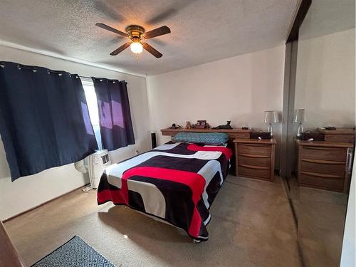 2301 16 Street North, Lethbridge, AB - Indoor Photo Showing Bedroom