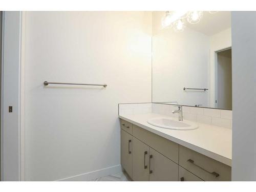 541 Malahat Green West, Lethbridge, AB - Indoor Photo Showing Bathroom