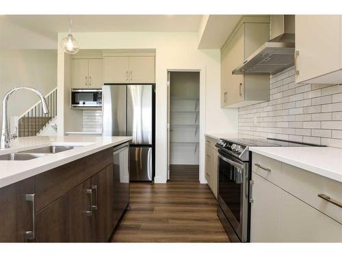 541 Malahat Green West, Lethbridge, AB - Indoor Photo Showing Kitchen With Stainless Steel Kitchen With Double Sink With Upgraded Kitchen