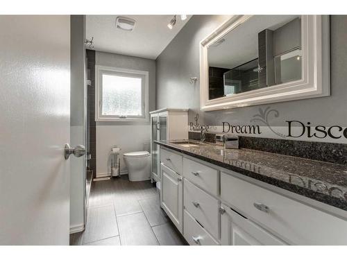 26 Primrose Place North, Lethbridge, AB - Indoor Photo Showing Bathroom