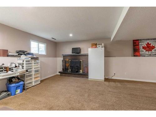 26 Primrose Place North, Lethbridge, AB - Indoor With Fireplace