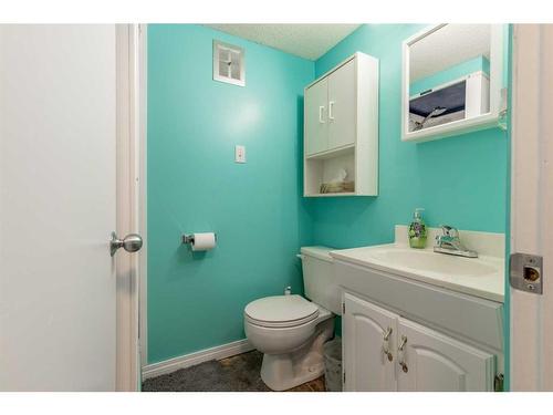 26 Primrose Place North, Lethbridge, AB - Indoor Photo Showing Bathroom