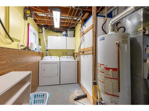 26 Primrose Place North, Lethbridge, AB - Indoor Photo Showing Laundry Room