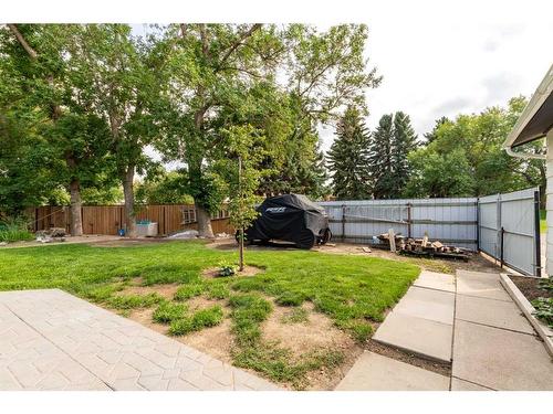 26 Primrose Place North, Lethbridge, AB - Outdoor With Backyard