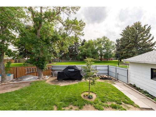 26 Primrose Place North, Lethbridge, AB - Outdoor With Backyard