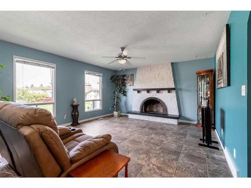 26 Primrose Place North, Lethbridge, AB - Indoor Photo Showing Living Room With Fireplace