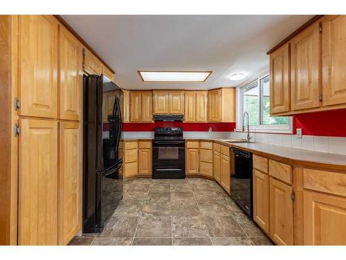 26 Primrose Place North, Lethbridge, AB - Indoor Photo Showing Kitchen