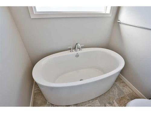 1017 Alice Birch Point North, Lethbridge, AB - Indoor Photo Showing Bathroom