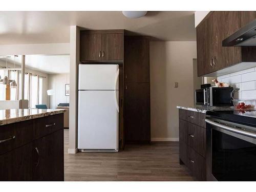 2830 15 Avenue South, Lethbridge, AB - Indoor Photo Showing Kitchen