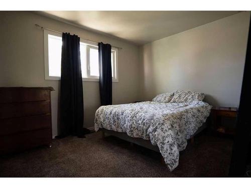 2830 15 Avenue South, Lethbridge, AB - Indoor Photo Showing Bedroom