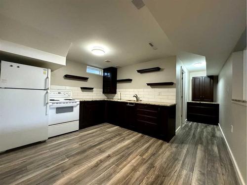 2830 15 Avenue South, Lethbridge, AB - Indoor Photo Showing Kitchen