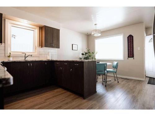 2830 15 Avenue South, Lethbridge, AB - Indoor Photo Showing Kitchen