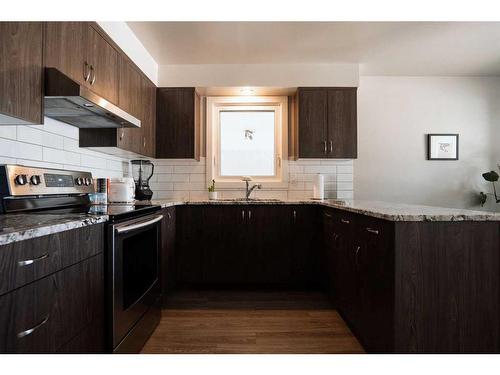 2830 15 Avenue South, Lethbridge, AB - Indoor Photo Showing Kitchen