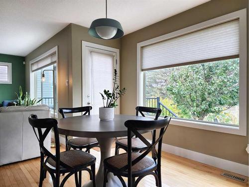 535 Couleesprings Crescent South, Lethbridge, AB - Indoor Photo Showing Dining Room