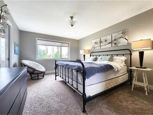 535 Couleesprings Crescent South, Lethbridge, AB - Indoor Photo Showing Bedroom