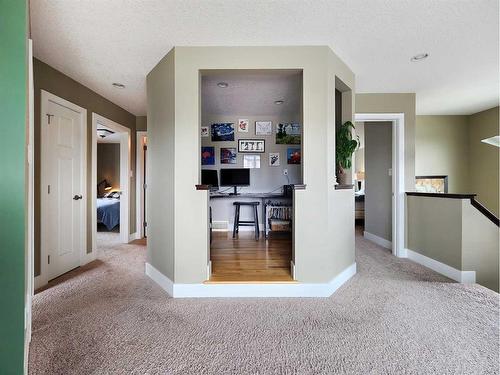 535 Couleesprings Crescent South, Lethbridge, AB - Indoor Photo Showing Other Room