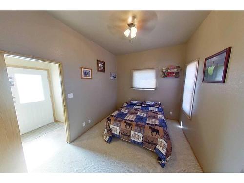 205023 10-0 Twp Rd, Rural Lethbridge County, AB - Indoor Photo Showing Bedroom