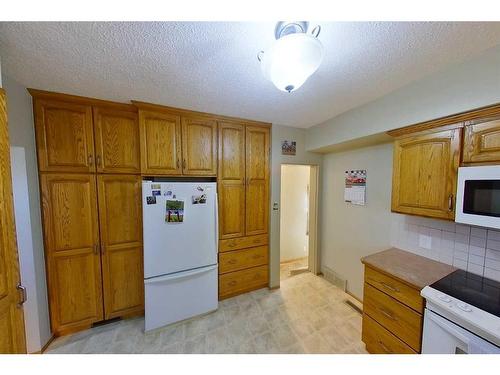 205023 10-0 Twp Rd, Rural Lethbridge County, AB - Indoor Photo Showing Kitchen