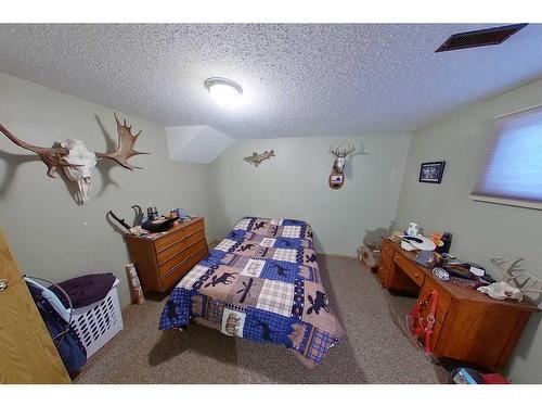 205023 10-0 Twp Rd, Rural Lethbridge County, AB - Indoor Photo Showing Bedroom