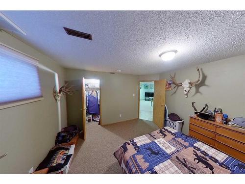 205023 10-0 Twp Rd, Rural Lethbridge County, AB - Indoor Photo Showing Bedroom